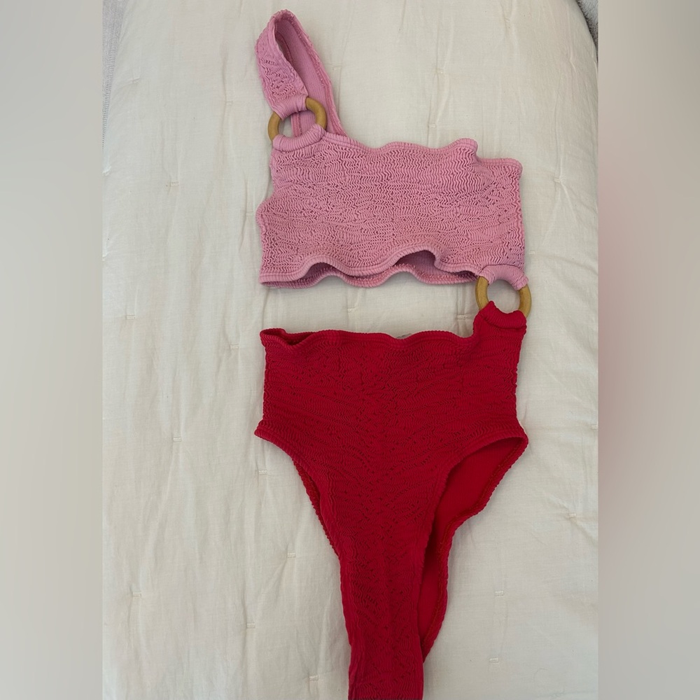 CLEONIE Shell Colorblock One-Piece Swimsuit - Picture 2 of 5